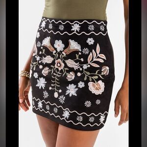Women’s MI AMI embroidered skirt size medium floral mini skirt